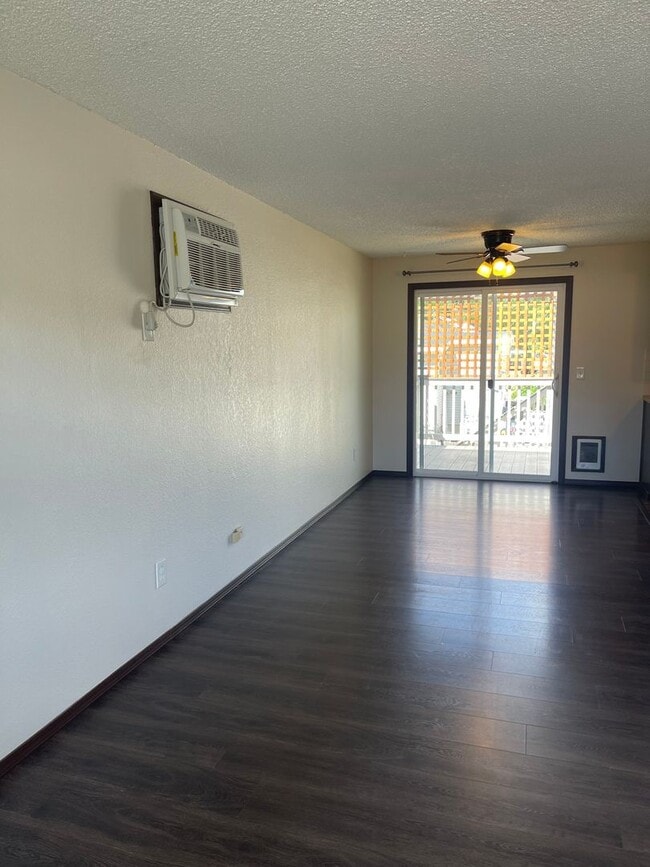 Building Photo - MP99- 1314-1316 W Chelan