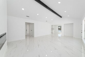 Building Photo - 13330 Agarita Ln
