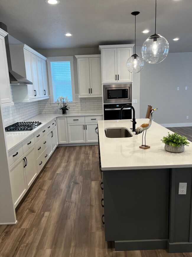 Large kitchen with huge island - 4651 E Musselshell Dr