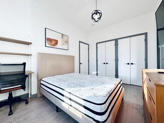 Foto del edificio - Furnished room/NOT APARTMENT