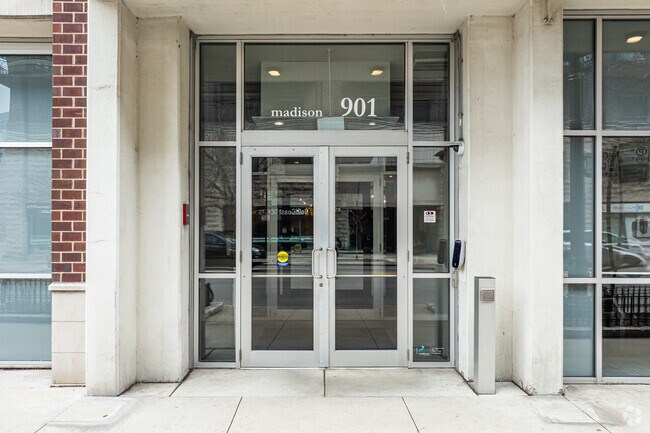 Entrada - 901 W Madison St