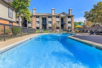 Building Photo - The Ellington