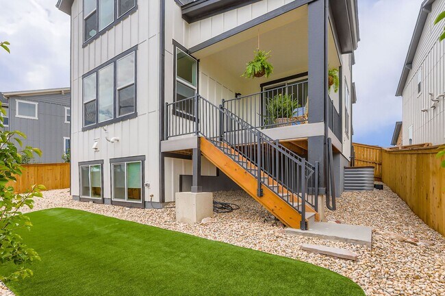 Building Photo - Stylish 4BDR Home with Office in Louisville
