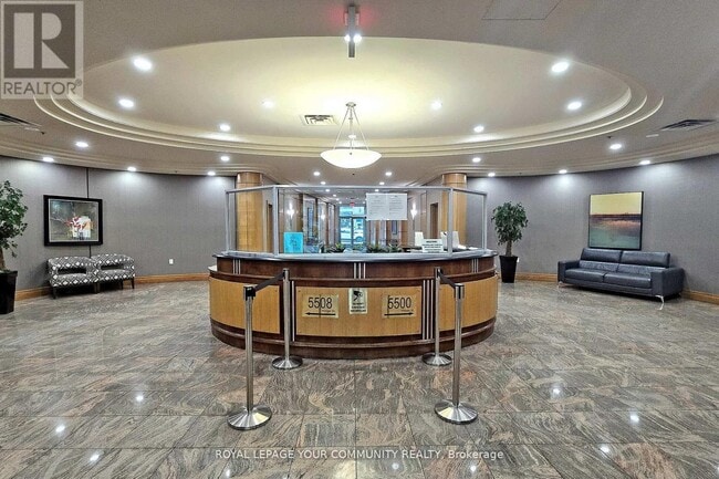 Photo du bâtiment - 5500 Yonge St