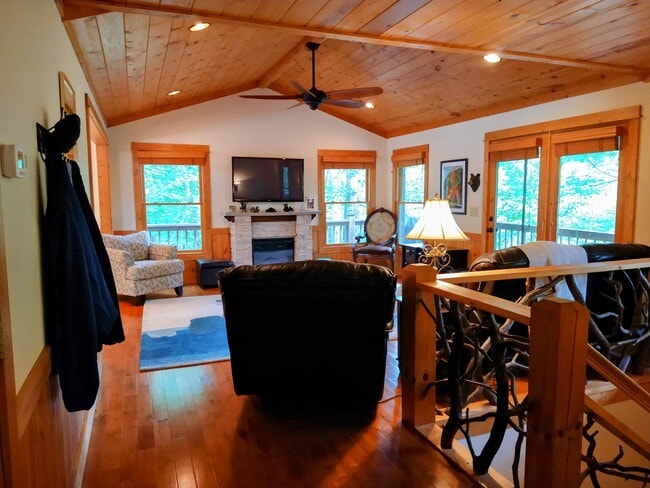 Building Photo - 386 Arbor Dr