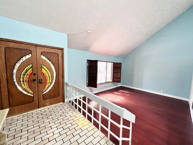 Building Photo - 5009 Mesa View Dr