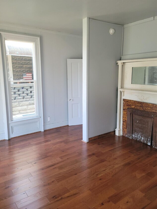 Primary Photo - 150 S 5th St