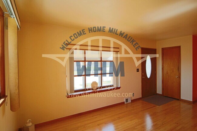 Foto del edificio - 7126 W Tallmadge Pl