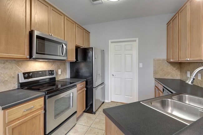 Building Photo - 2632 Century Park Blvd