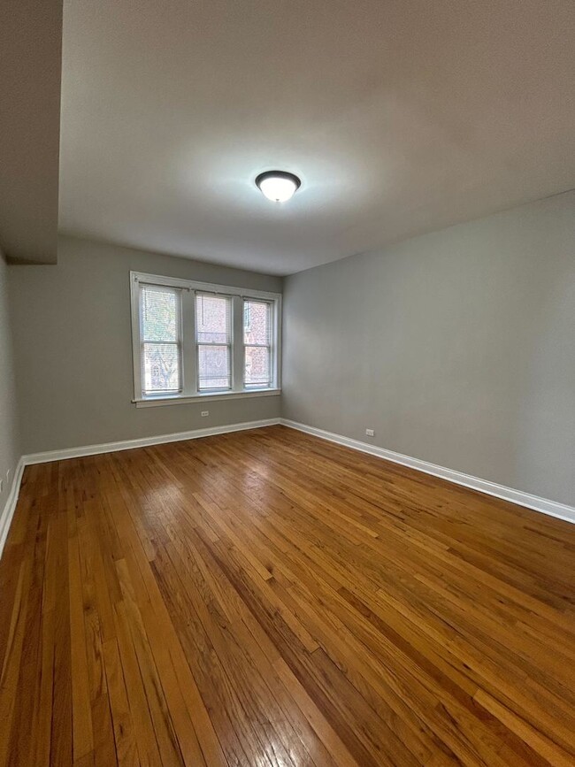 Foto del edificio - 7150 S Cornell Ave