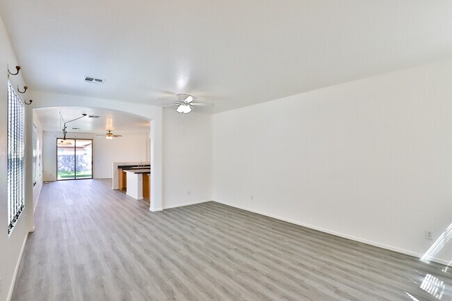Foto del edificio - 3102 W Belle Ave