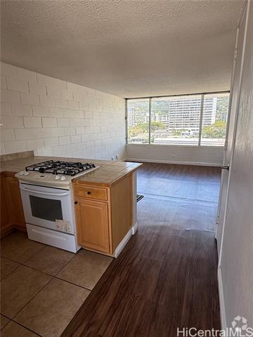 Building Photo - 1403 Makiki St