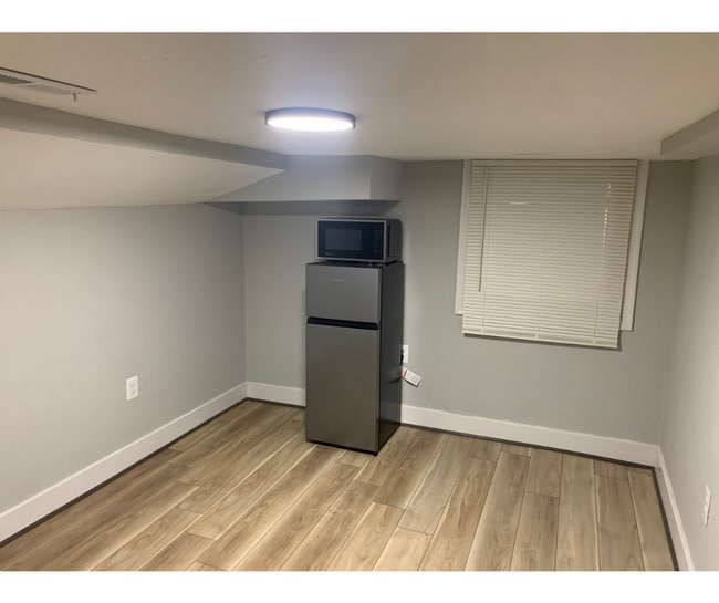 Building Photo - 1255 Sargeant St