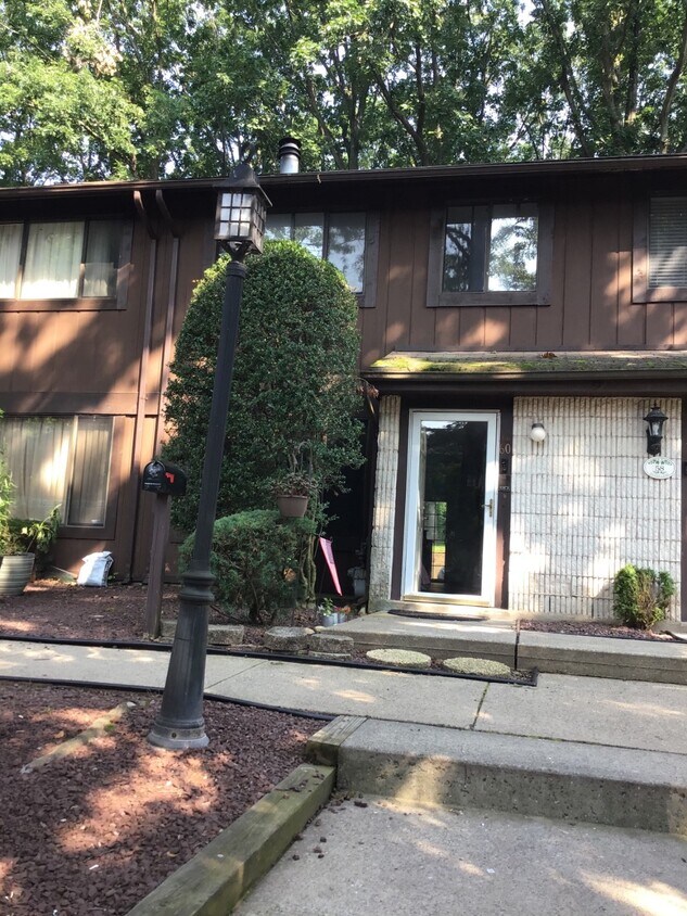 Primary Photo - 60 Stone Ln
