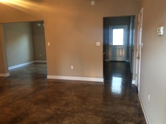 Building Photo - 918 Craighead Forest Rd