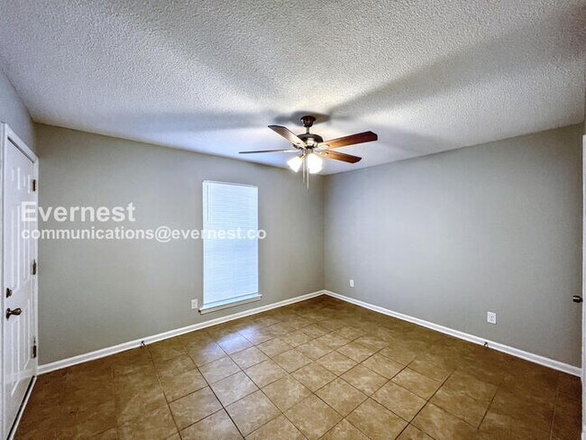 Foto del edificio - 2645 Eastbrook Dr