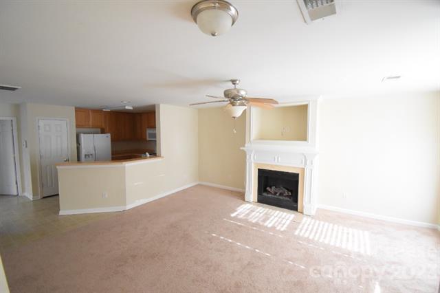 Foto del edificio - 8727 Wandering Creek Way