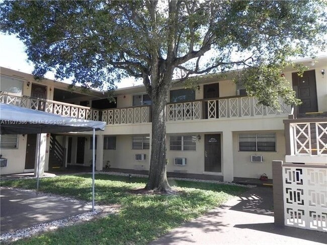 Building Photo - 5401 Hollywood Blvd