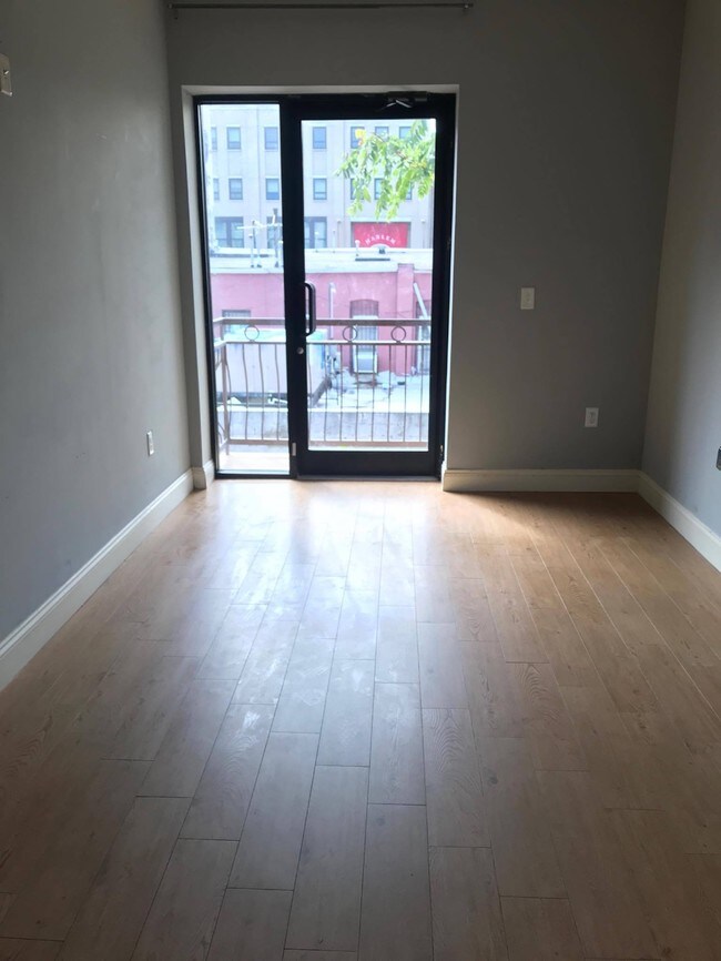 Building Photo - 40 W 126th St