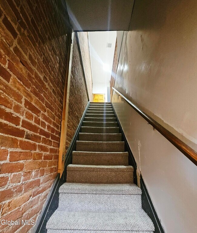 Foto del edificio - 305 Main St