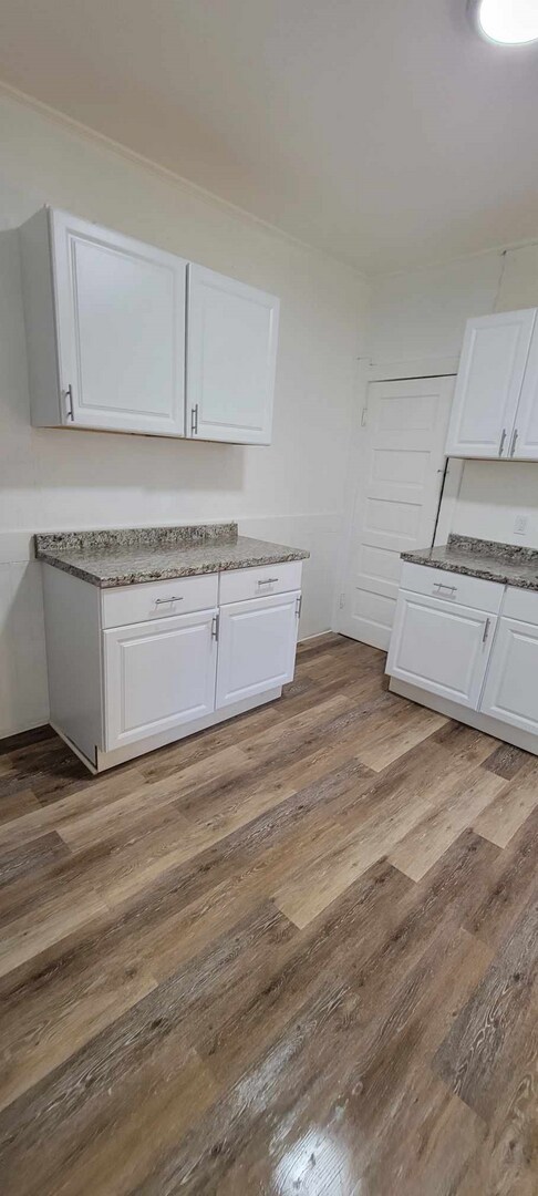 Building Photo - Spacious 4 Bedroom 1 Bath, Move in Ready, ...