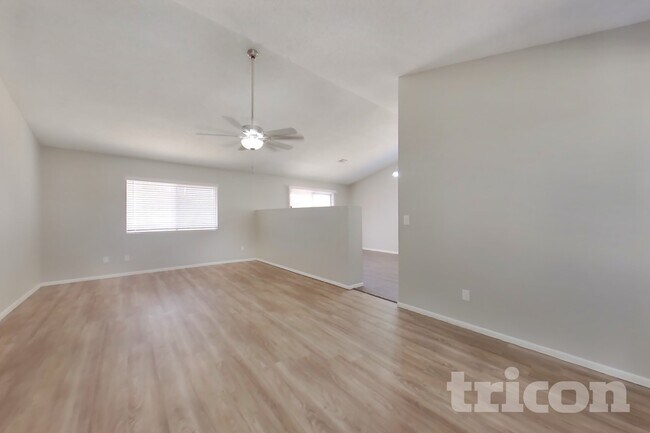 Building Photo - 1010 W Blackhawk Dr