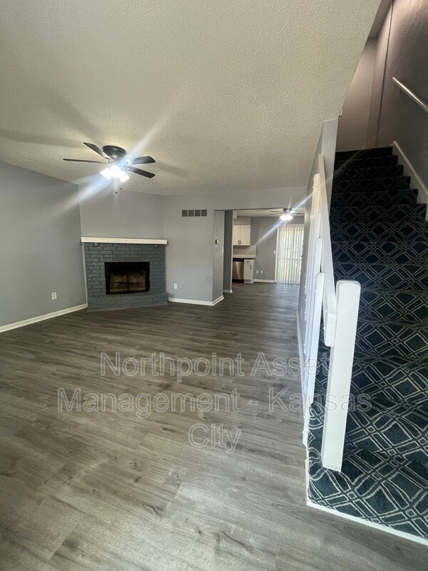 Building Photo - 401 NE Highland Ln