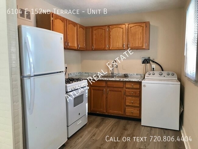 Building Photo - 6104 E 152nd Terrace - Unit B