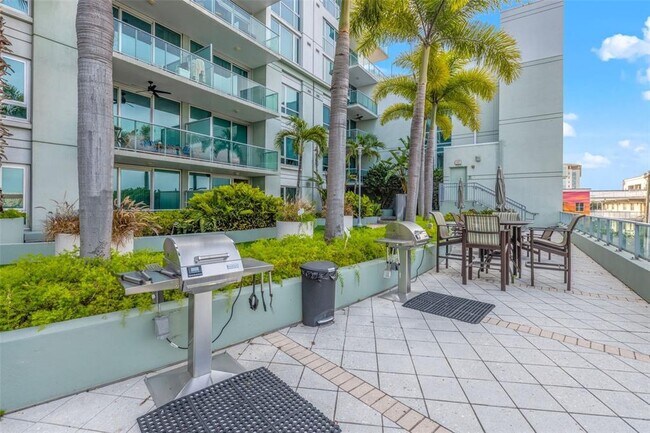 Building Photo - 912 Channelside Dr