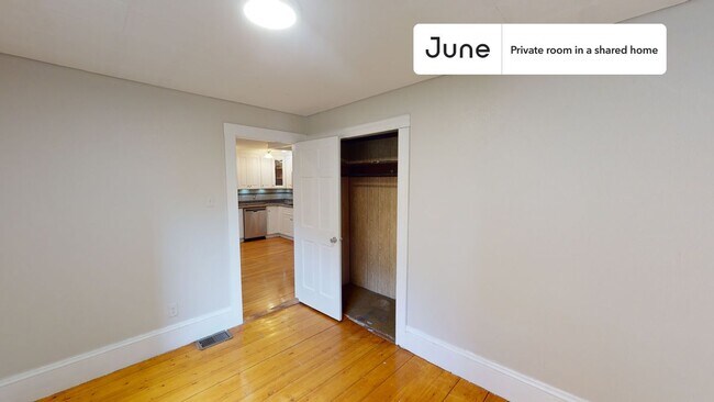 Building Photo - Room in Shared 4 bed/1 bath home
