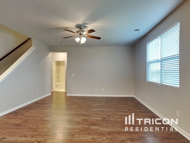 Building Photo - 832 Foxdale Dr