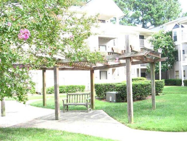 Building Photo - 600 Audubon Lake Dr