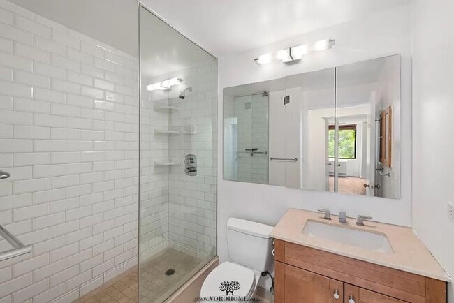 Building Photo - 303 Greenwich St