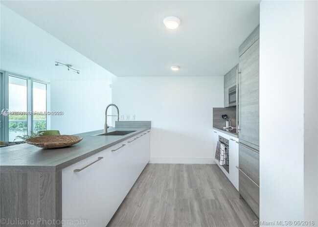 Foto del edificio - 400 Sunny Isles Blvd