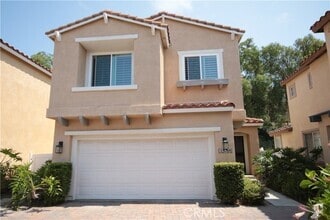 Building Photo - 108 Las Flores