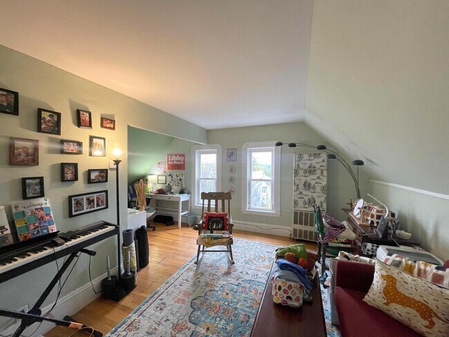 Building Photo - 246 Highland Ave