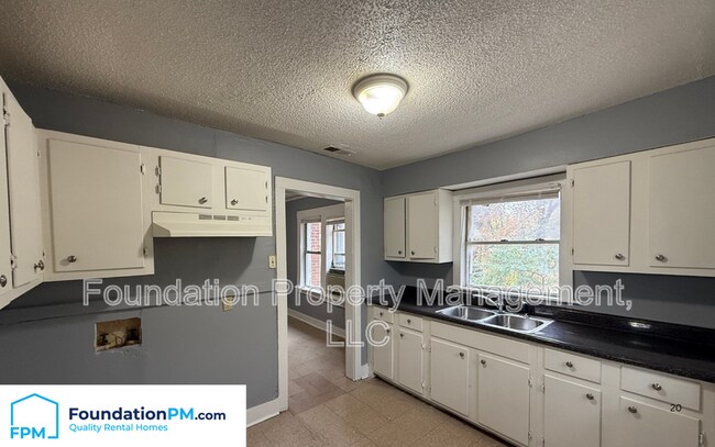 Building Photo - 1576 David St