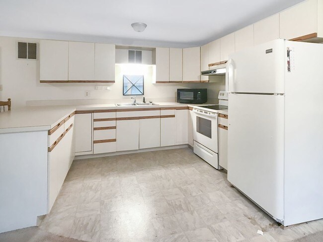 Building Photo - 275 Woodland Ave