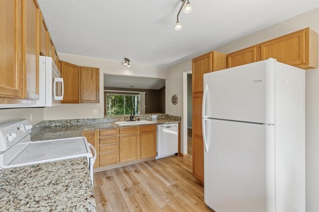 Foto del edificio - 220 Emerson Ave E