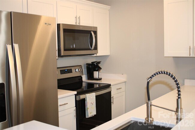 Building Photo - 17919 Kings Point Dr