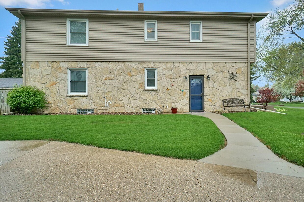 Primary Photo - 1123 W Kendall Ave