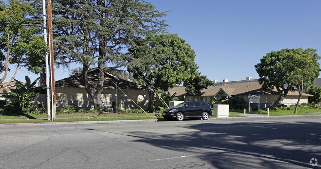 Foto del edificio - 3433 W Orange Ave