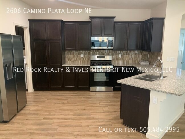 Foto del edificio - 2606 Camino Plata Loop NE