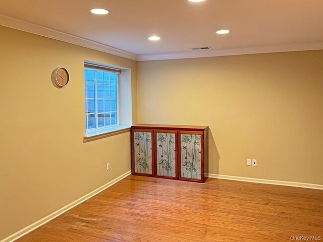 Building Photo - 54 Fairways Dr
