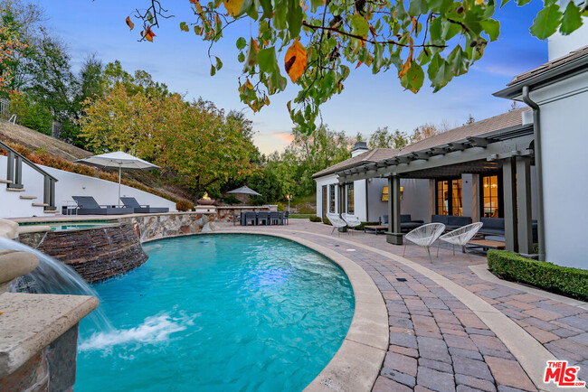 Building Photo - 25400 Prado De Las Peras