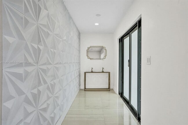 Foto del edificio - 1141 N North Lake Dr