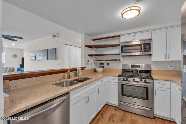 Building Photo - 422 Ocean Blvd N