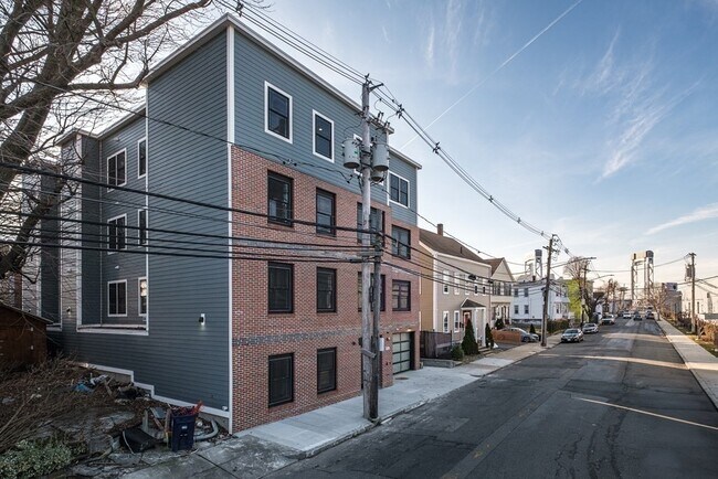 Building Photo - 115 Addison St