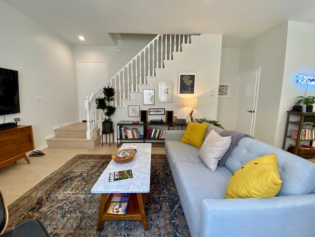 Foto del edificio - 818 N Alfred St