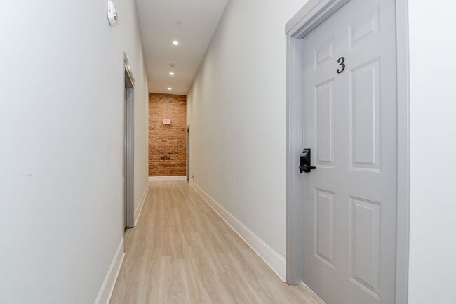 Building Photo - 2 Bed 2 Bath Apartment In Middle of Harlem!